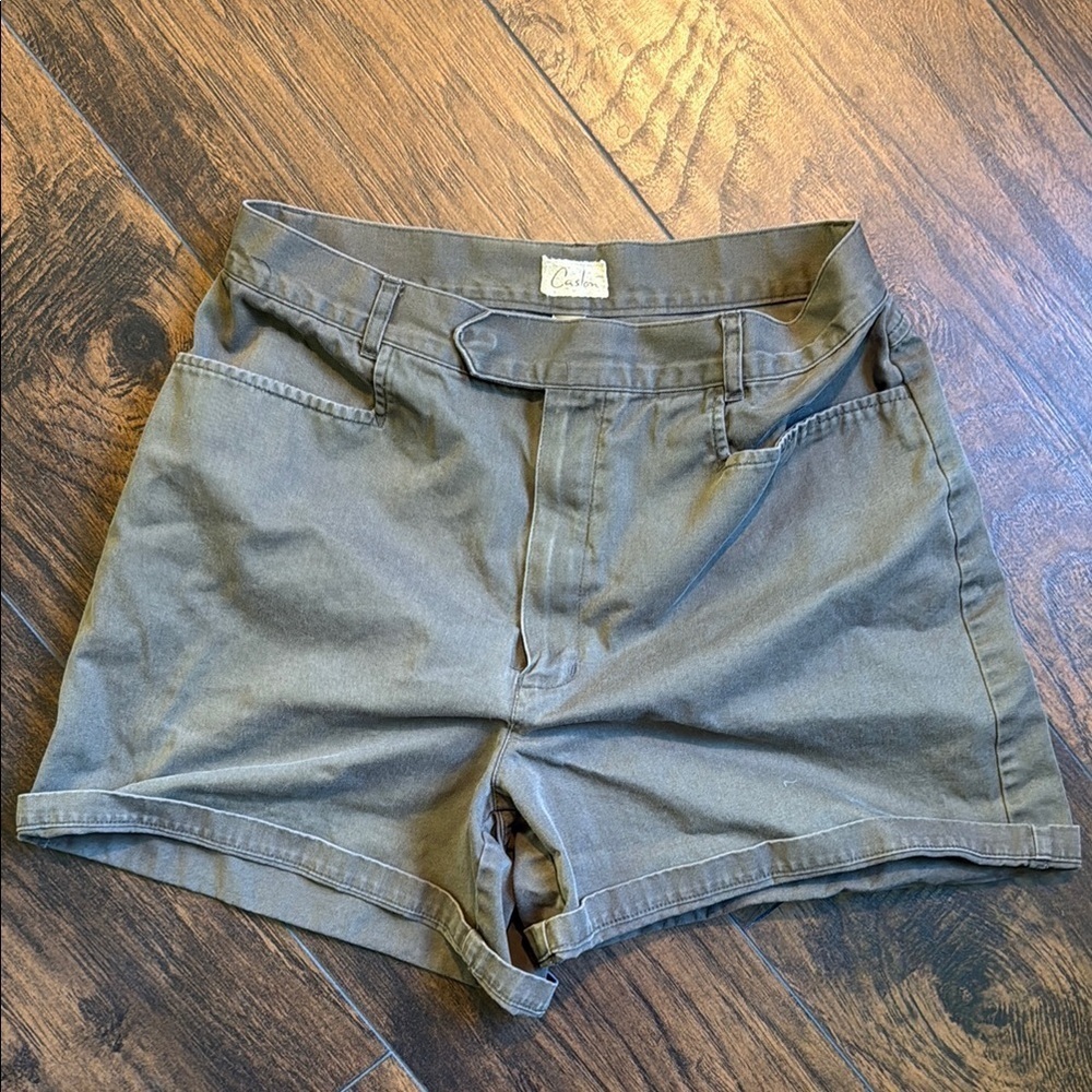 Casual Olive Green Shorts Caslon size 6 (E1)